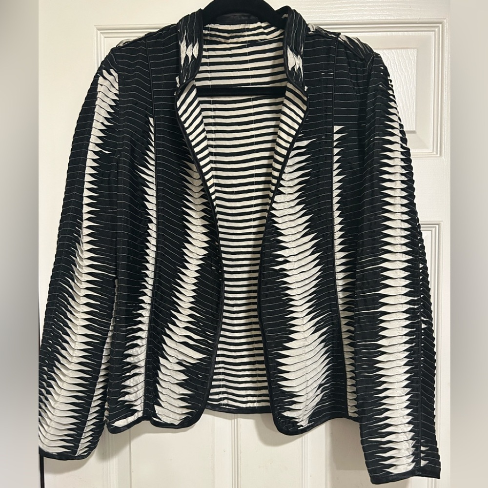 Chicos Black & White Reversable Statement Jacket